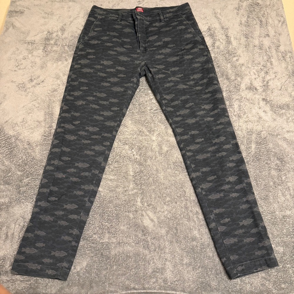 Levi's Mens Chino Pants Fish Print Dark Gray Flat Front Straight Leg Size 36x32‎